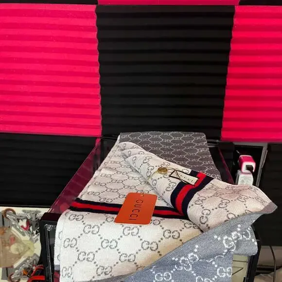 Gucci GG Pattern Wool Scarf Grey - Picture 2 of 2